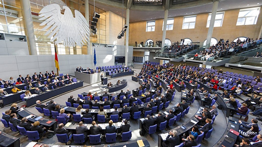 Bundestag beschließt Besoldungserhöhung